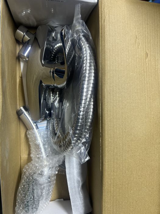 Смеситель на ванну .Смеситель кухонный