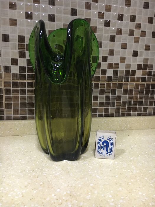 Продается гейзер,ваза,рюмки ,набор для сыпучих