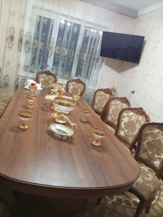 Стол ореховый продаётся