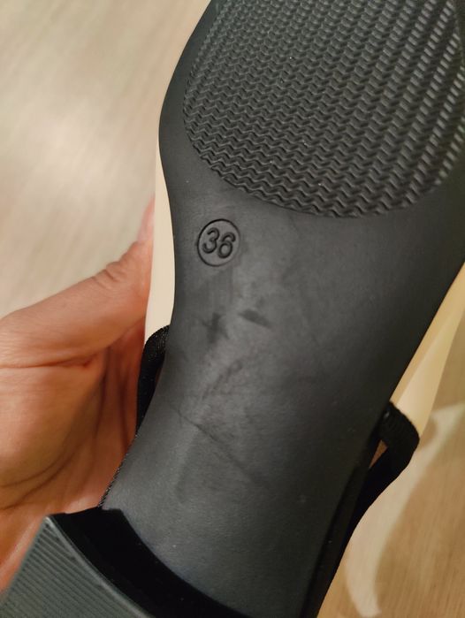 Елегантни дамски обувки черно и нюд 36 номер