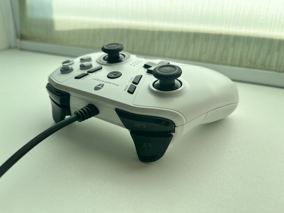 Игровой проводной контроллер ThundeRobot G30 белый