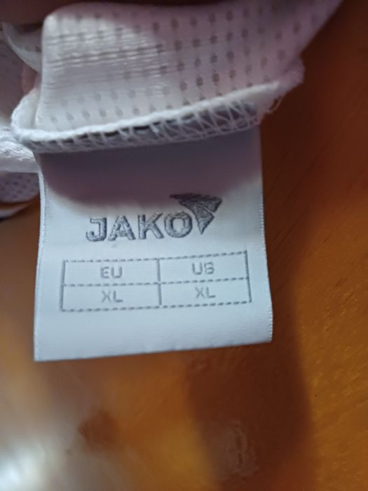 Продавам фланелка JAKO