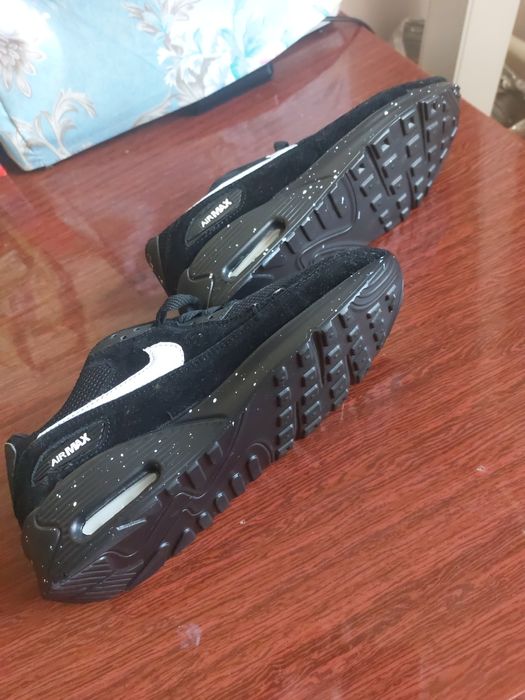 Продам новые кроссовки Nike