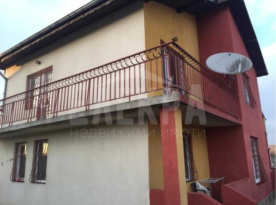 Продава се Къща в Долни чифлик - 300 кв.м за 317 €/кв.м - Снимка #2