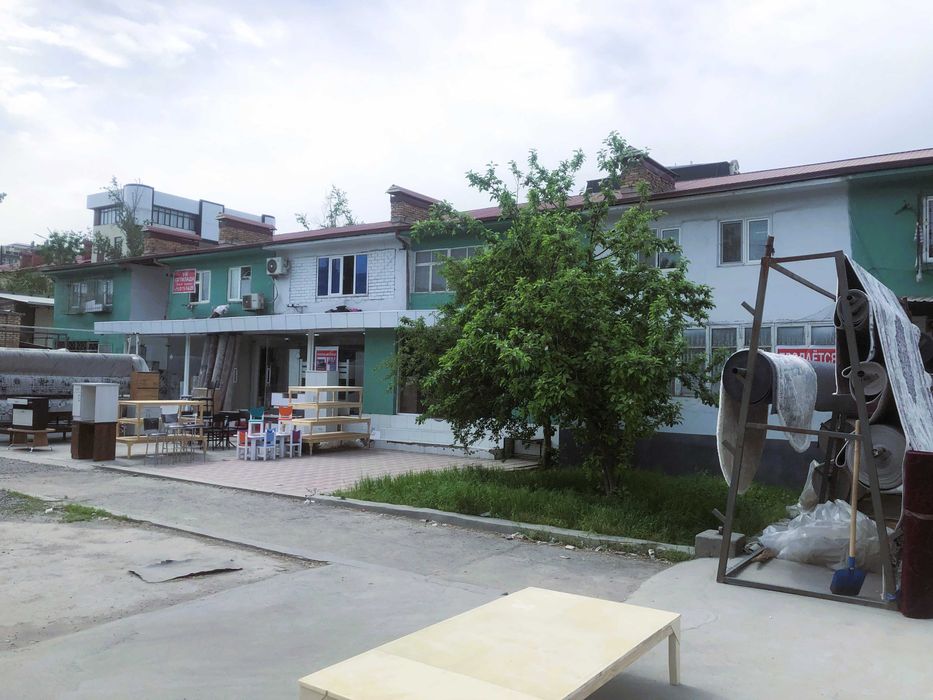 Продаётся СВОЯ квартира под магазин 2/1/2 с подвалом вдоль дороги.