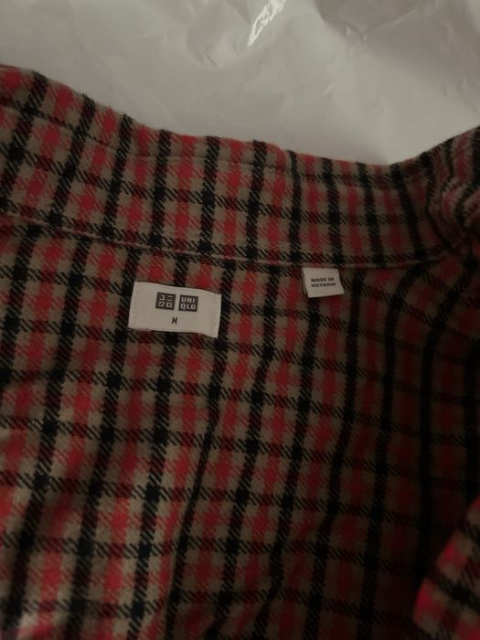 Продам новую рубашку Uniqlo