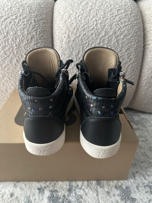 Giuseppe Zanotti Kriss