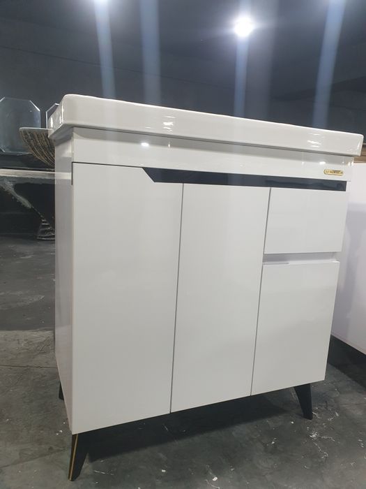 Тумбочка под раковину с раковиной