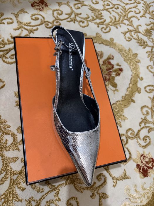 Срочно продам туфли новый