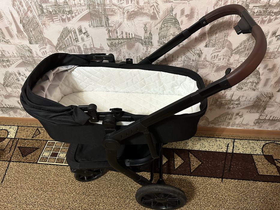 Продам коляску 3 в 1