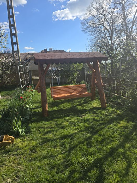 Fântână rustică  din bușteni  rotund  balansoar leagan  lemn