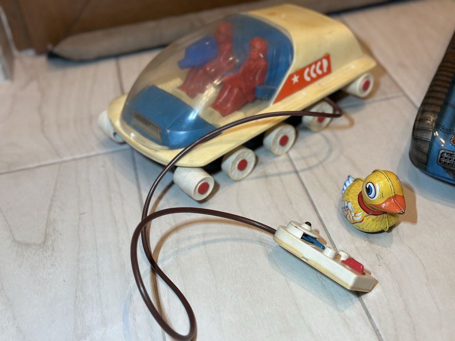 Стари ламаринени играчки