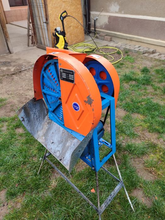 Tocător fructe , mere