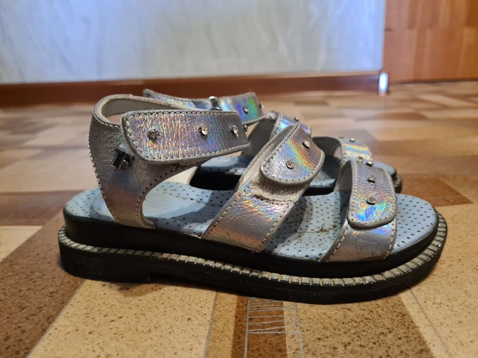 Босоножки для девочек