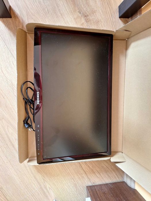 Samsung телевизор и скоба