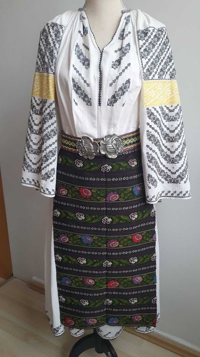 REDUCERE PRET 25%! Costum popular/ie/camasa cu poala, catrinte/fote/so