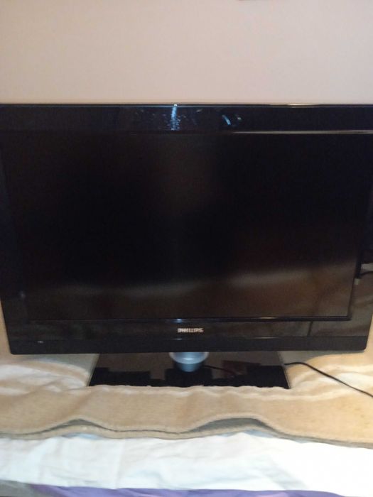 телевизор Philips модел 32pfl3312/10 HDMI подържа кабелна и eon тв