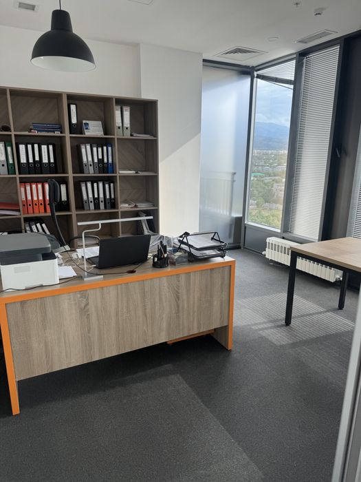 Офисная мебель столы и стулья