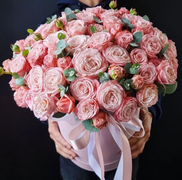 Тюльпаны, эустома, ромашки, пионы, розы, кустовые хризантемы