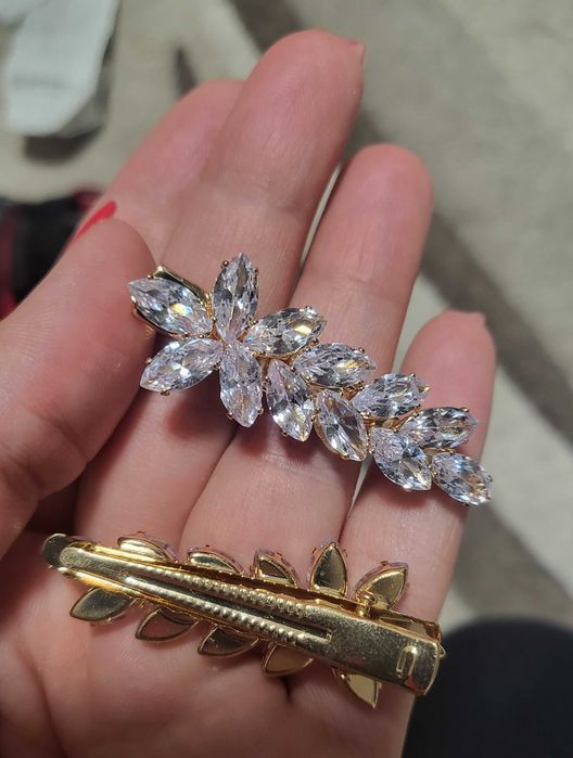 Продавам нови обеци и шноли