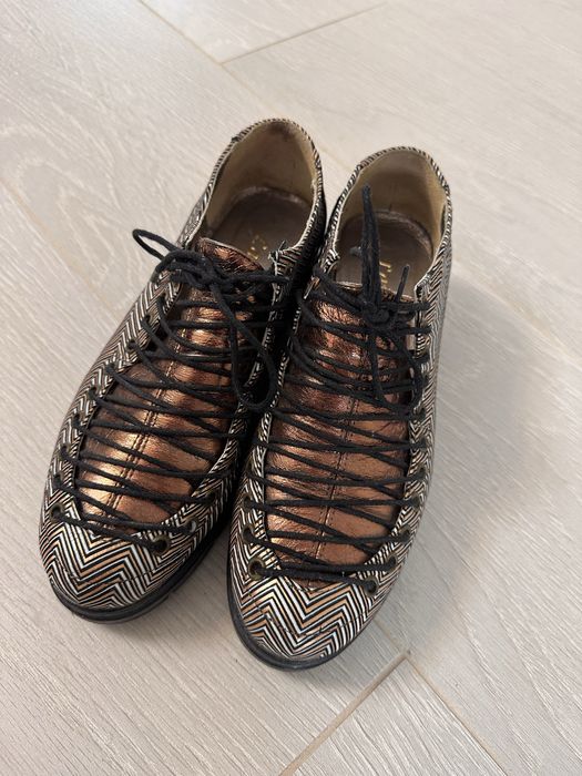 Pantofi cu siret Larisa