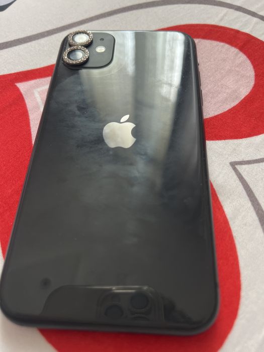 Iphone 11  are foalie de protectie