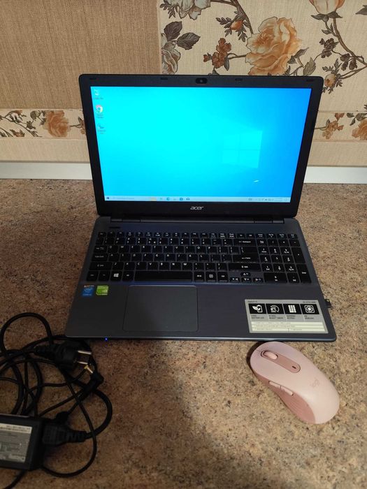 Laptop Acer Aspire + Mouse Logitech CADOU