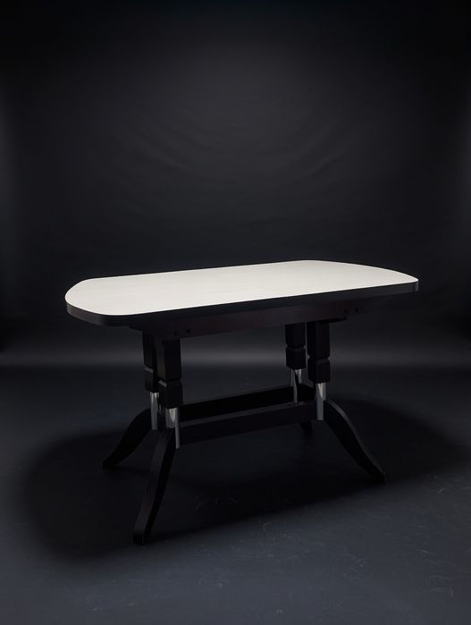 Обеденный стол на 8-10 персон