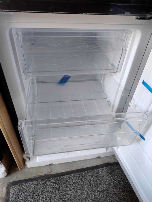 *Ново* Тъмно сив Комбиниран Хладилник с фризер CHIQ 176 см