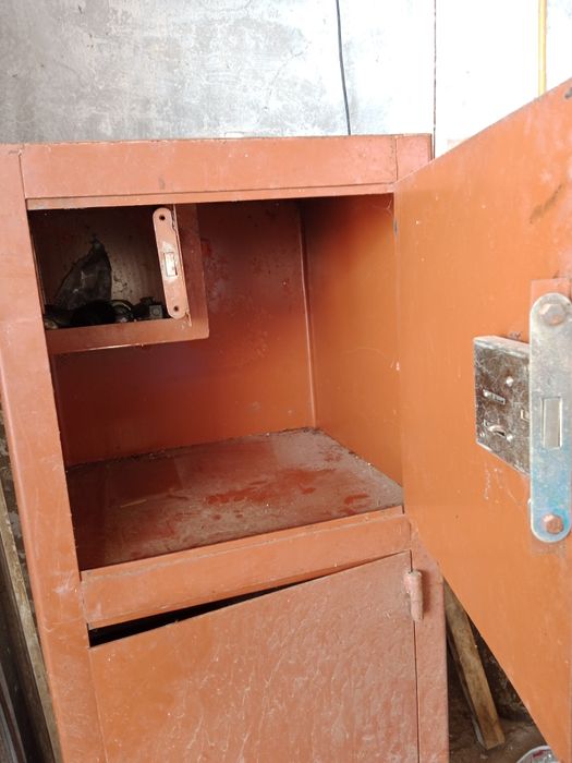 Продам железный сейф