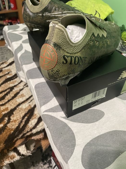 Продавам бутонки new balance/stone island
