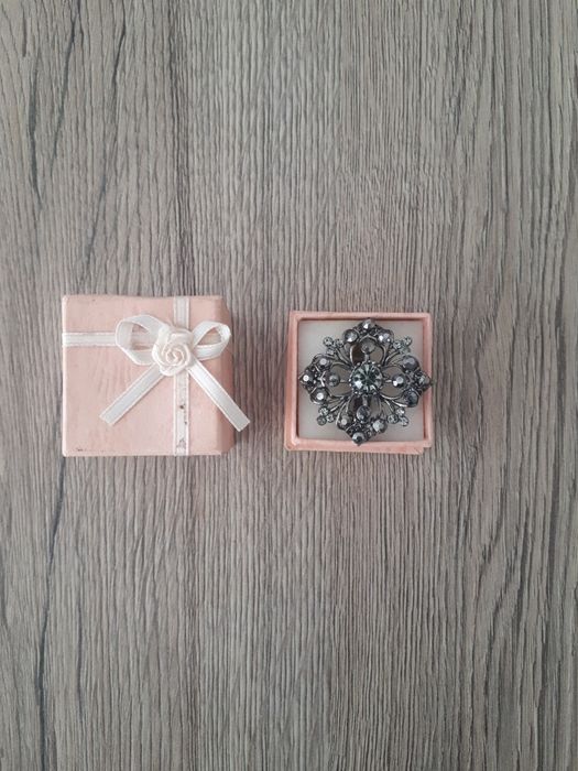 Елегантни обеци различни видове