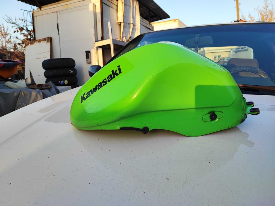 Бензобак на мотоцикл Kawasaki ER6N, 2005.