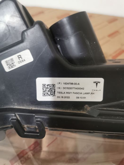 Proiector dreapta Tesla 3 an 2020