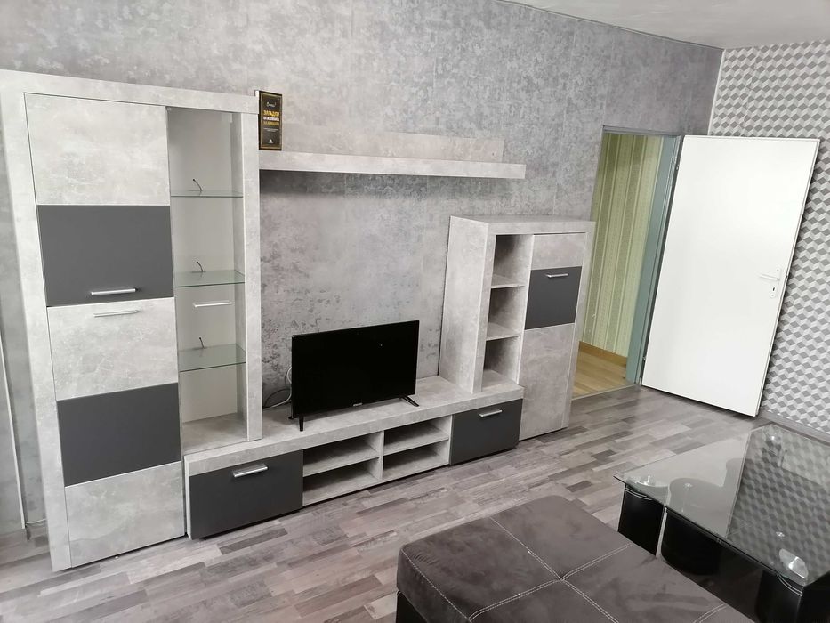 Дава се под наем Двустаен апартамент в Перник, Изток - 67 кв.м за 280.5 € - Снимка #2