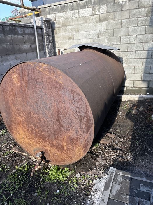 Металлическая емкость