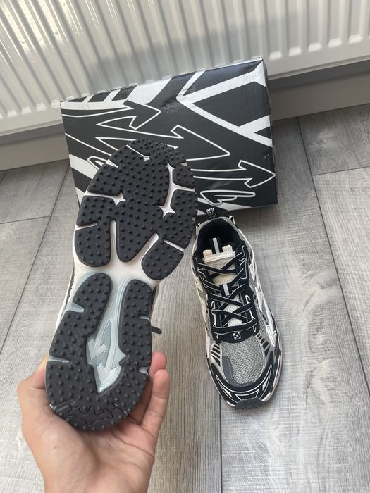 Off White Be Right Back