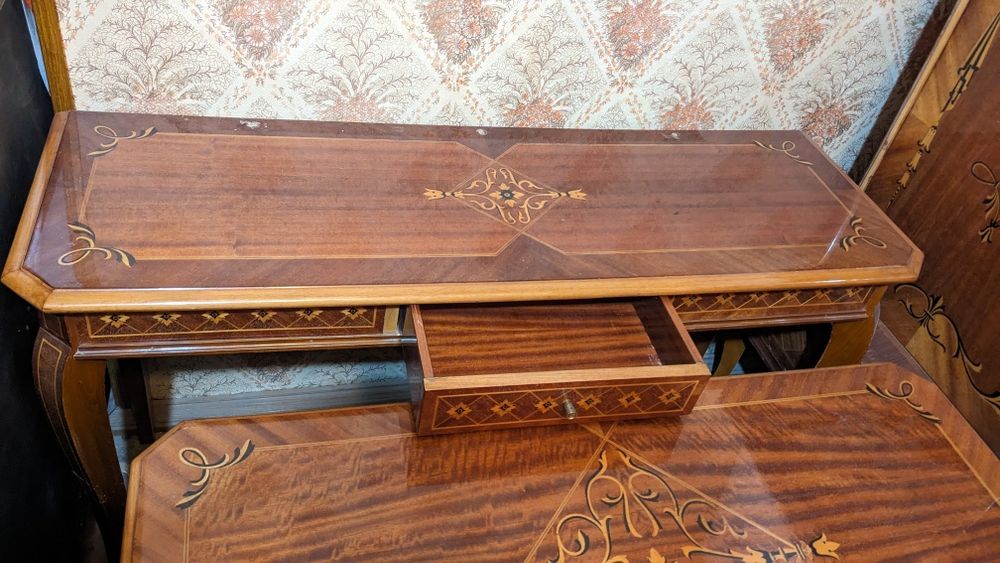 Румынский письменный стол в наличии. Сделаем качественную реставрацию