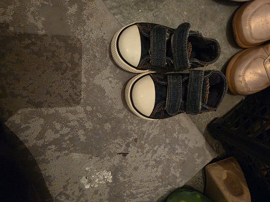 Обувь детская продается