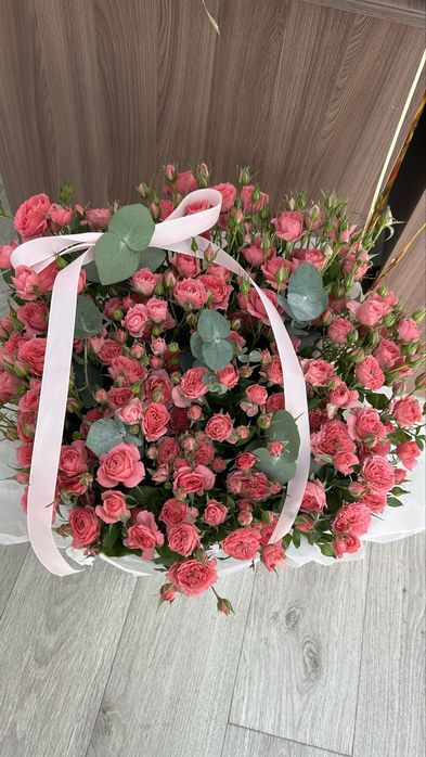 Цветы, букет кустовые розы свежие