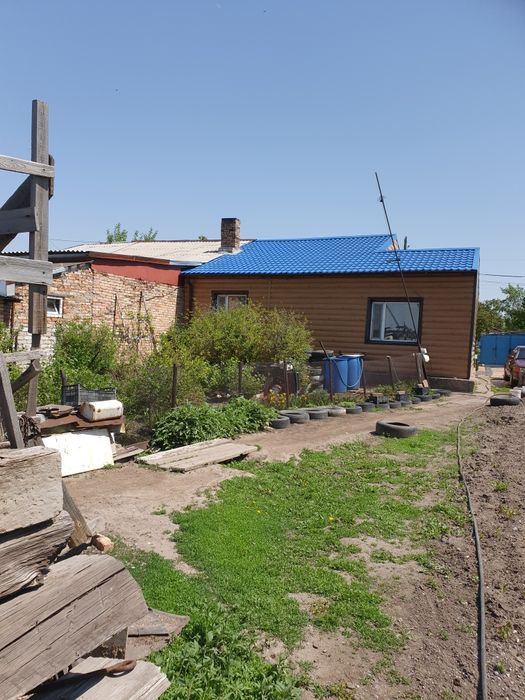 Продаётся полдома