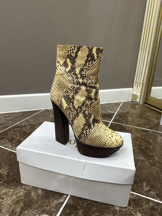 Полусапожки из итальянской кожи , куплены дорого на размер 38