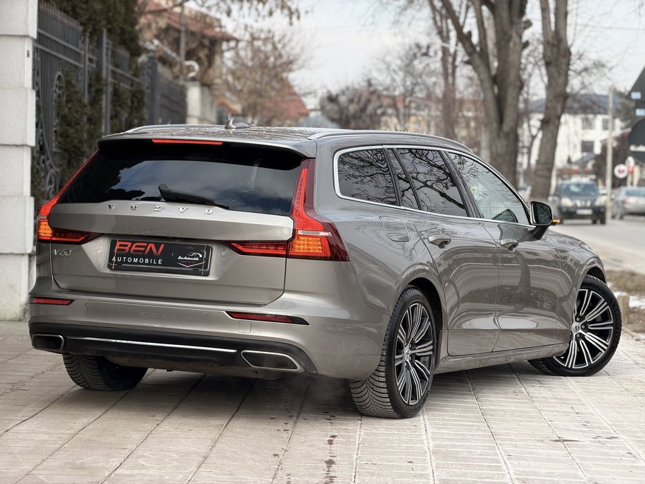 Vand/Schimb Volvo V60 PlugIn Hybrid 4x4 Impecabil