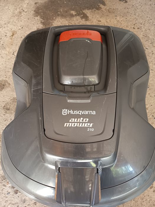Cositoare automata pentru gazon Husqvarna  automower 310 pret negociabil