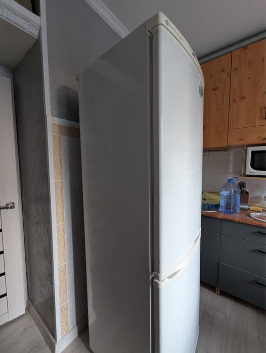 Холодильник LG (требует ремонта)