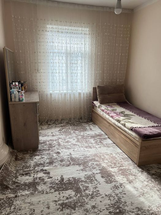 Zangiotada Bog'zorda maxalasida uy sotiladi 4 sotik 4xona