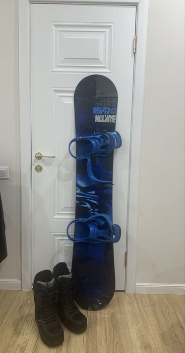 Продам  сноуборд с ботинками