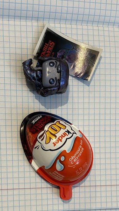 Игрушки киндер джой очень странные дела