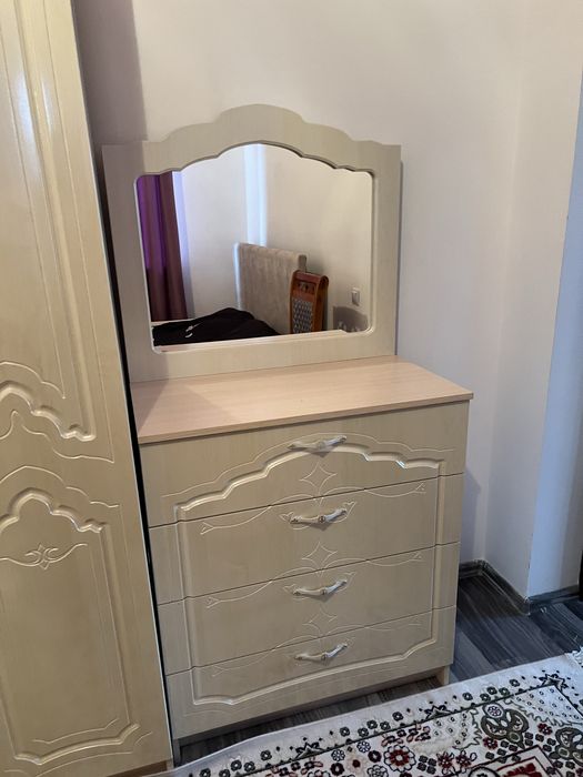 Шкаф и туалетный столик