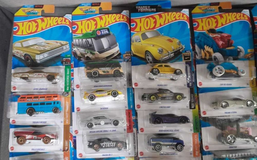 Машинка для мальчика Hot Wheels в ассортименте